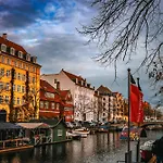 Luxury Canal-front By Renowned Interior Designer * Kodaň