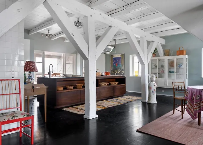 Luxury Canal-front By Renowned Interior Designer *